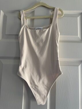 Aritzia Babaton Cream Contour Bodysuit, never worn, XXS